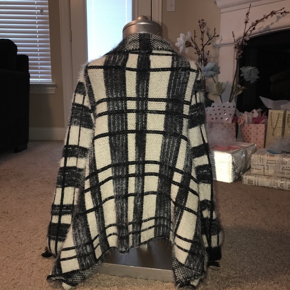 Brand New sweater BY Joenia - Picture 7 of 7